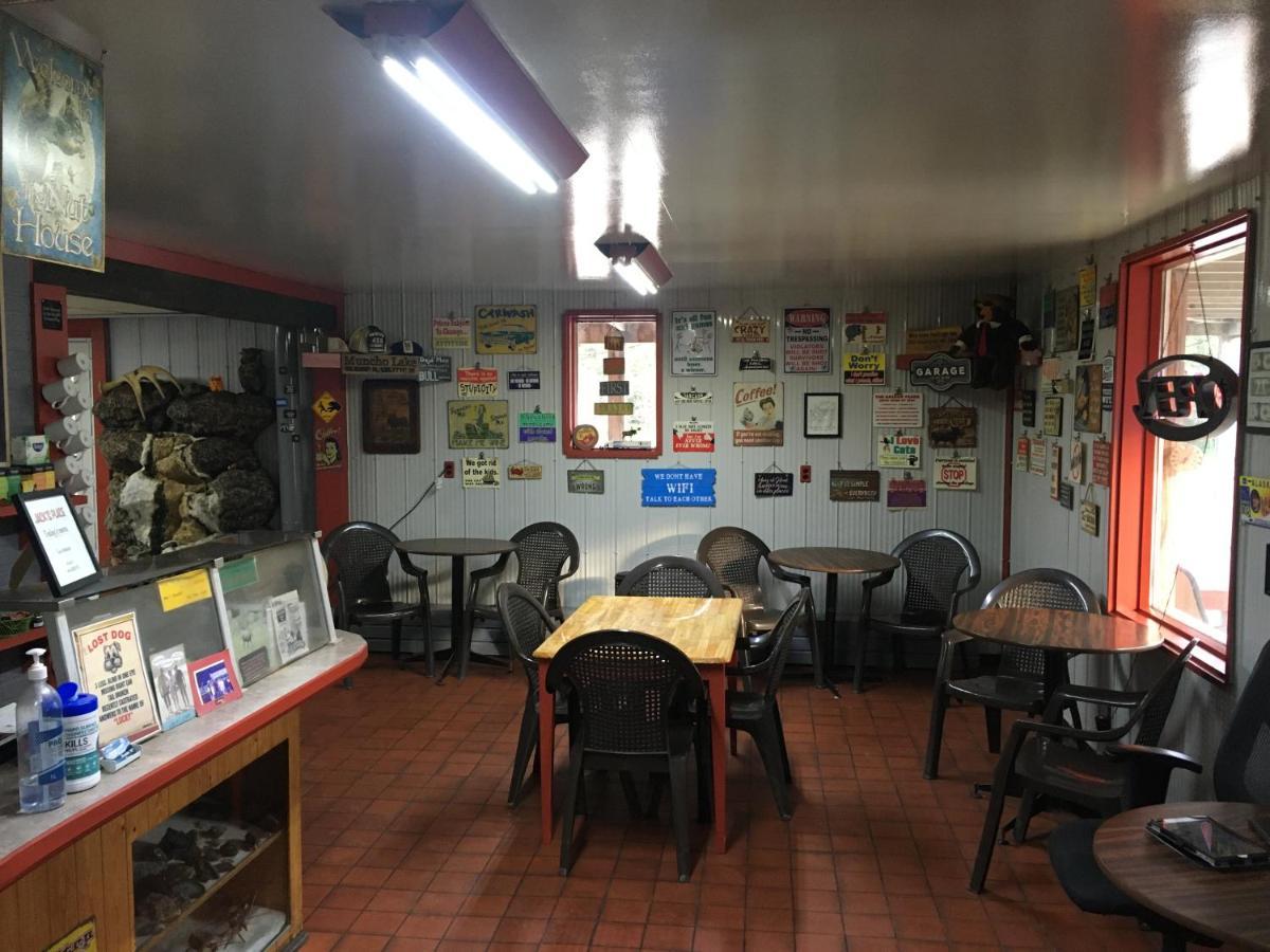 Double G Service Muncho Lake ภายนอก รูปภาพ